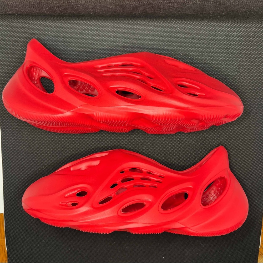Yeezy Foam Runner ‘Vermillion’ Size 9